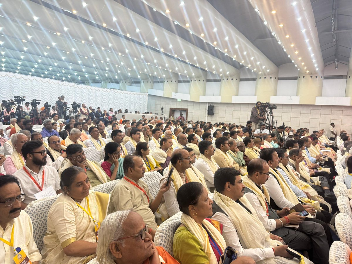 Vinay Sahasrabuddhe (@vinay1011) on Twitter photo Very inspiring to be a part of #GyanSabha for #VikasitBharat organised by <a href="/Shiksha_Utthan/">शिक्षा संस्कृति उत्थान न्यास</a> Shiksha Sanskruti Utthan Nyaas at Kochi, Kerala in the august presence of <a href="/RSSorg/">RSS</a> Saraanghchalak Hon Mohan Ji Bhagwat!
Many educationists and VCs are participating !
<a href="/dpradhanbjp/">Dharmendra Pradhan</a> Very inspiring to be a part of #GyanSabha for #VikasitBharat organised by <a href="/Shiksha_Utthan/">शिक्षा संस्कृति उत्थान न्यास</a> Shiksha Sanskruti Utthan Nyaas at Kochi, Kerala in the august presence of <a href="/RSSorg/">RSS</a> Saraanghchalak Hon Mohan Ji Bhagwat!
Many educationists and VCs are participating !
<a href="/dpradhanbjp/">Dharmendra Pradhan</a>