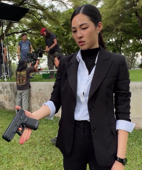 messysapphics's tweet image. why does ling always look so dazed with the gun please 🥹🤏
