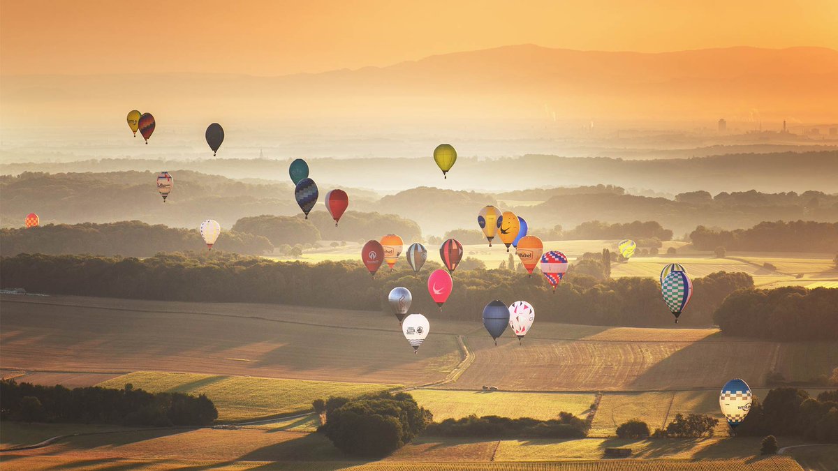 À bord de son ULM, Tristan Vuano, photographe connu sous le nom "À Vue de Coucou", survole l'Agglomération et l'ensemble du territoire français afin de capturer la beauté des paysages ! 📸🛩️

ℹ️ adn.mulhouse-alsace.fr/a-vue-de-couco…

#ADNDestination