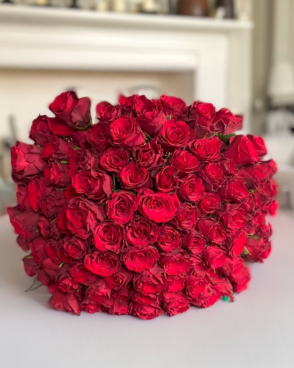 Make Monday more romantic with a beautiful bouquet of red roses! Order today for next day delivery and make their week! 🌹
bit.ly/3YhlMnC