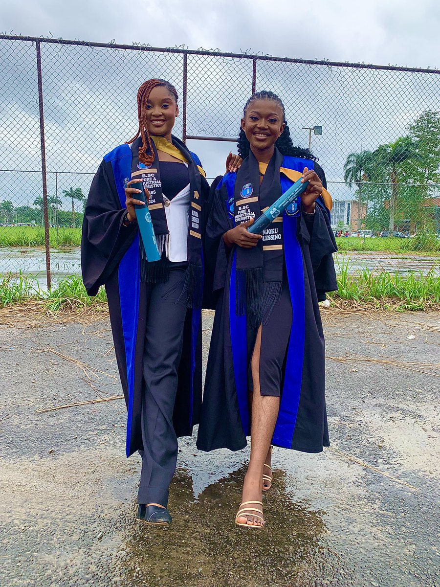 bnjoku013's tweet image. I am officially now a graduate 🎓🎉
Congratulations to me 🎉🥰

#graduate #uniport