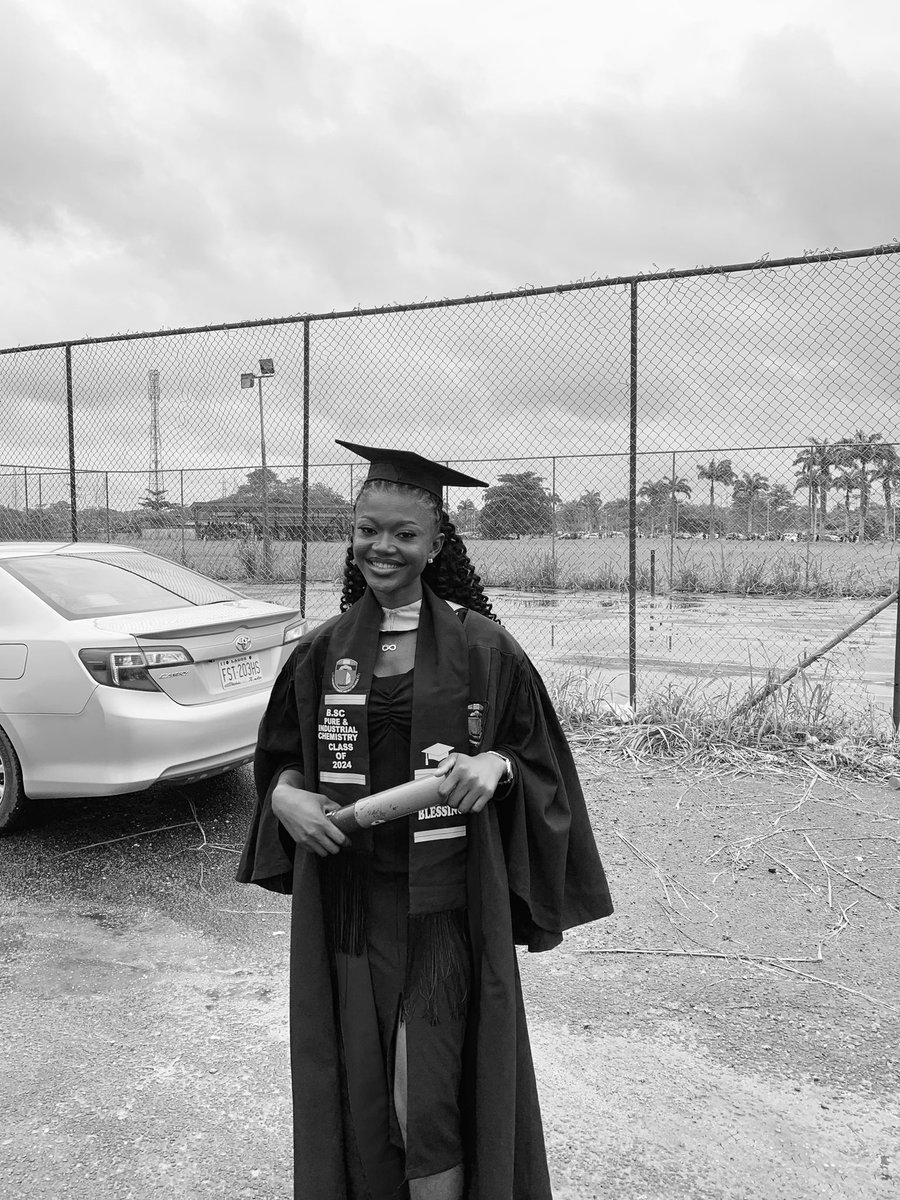 bnjoku013's tweet image. I am officially now a graduate 🎓🎉
Congratulations to me 🎉🥰

#graduate #uniport