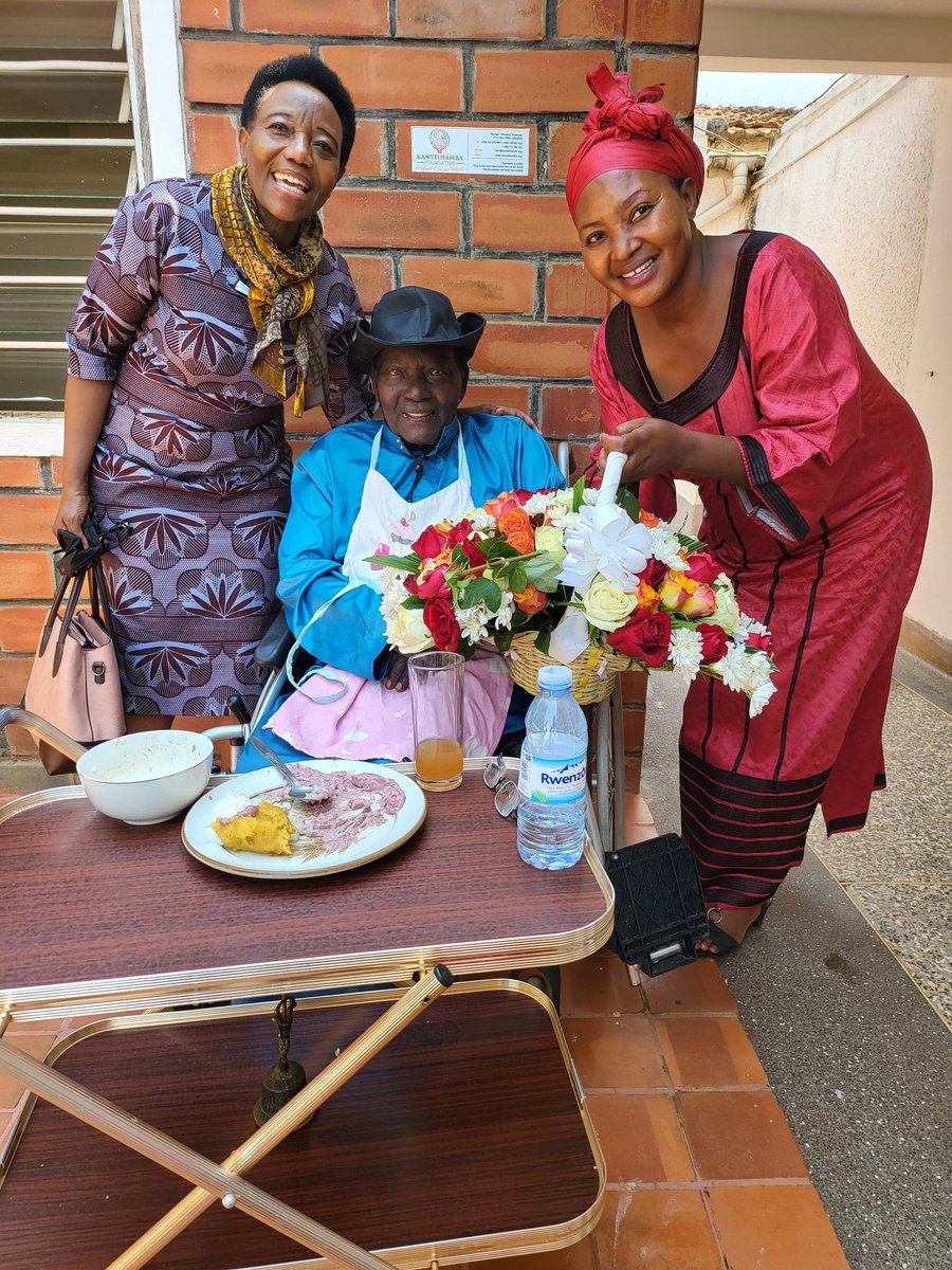 Norman Tumuhimbise (@normantumuhimb2) on Twitter photo Thank you, Hon. <a href="/WinnieKiiza/">Winnie Kiiza</a> and Amb. <a href="/EdithSsempala/">Edith Grace Ssempala</a> for giving Prof. Kanyeihamba his flowers while he lived rather than the lengthy speeches that he can't hear.
Will miss you, my friend! ๐ช Thank you, Hon. <a href="/WinnieKiiza/">Winnie Kiiza</a> and Amb. <a href="/EdithSsempala/">Edith Grace Ssempala</a> for giving Prof. Kanyeihamba his flowers while he lived rather than the lengthy speeches that he can't hear.
Will miss you, my friend! ๐ช