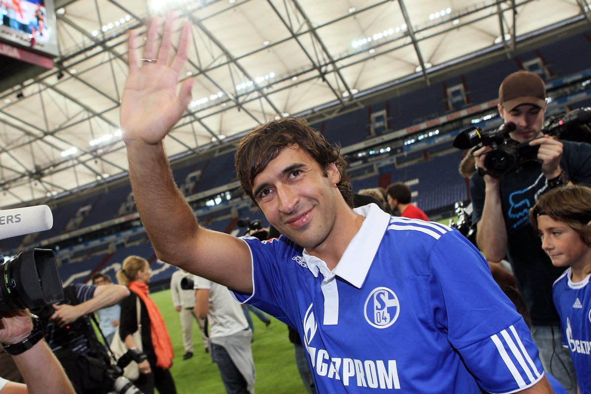 UEFAcom_de's tweet image. #OnThisDay in 2⃣0⃣1⃣0⃣

✍️ @RaulGonzalez ➡️ #S04 🔵⚪⚒