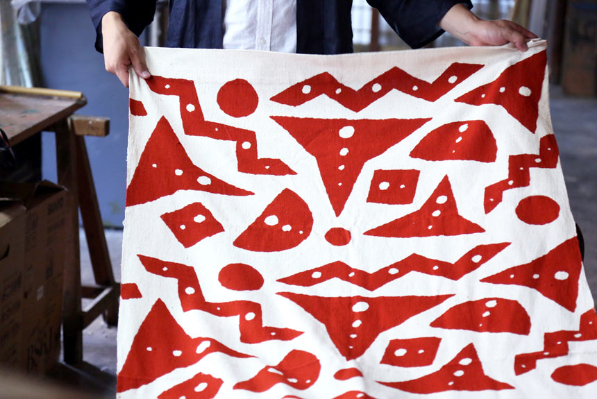 colocal_jp's tweet image. 岩手〈小田中染工房〉の美しい型染めデザイン。
colocal.jp/topics/art-des…
