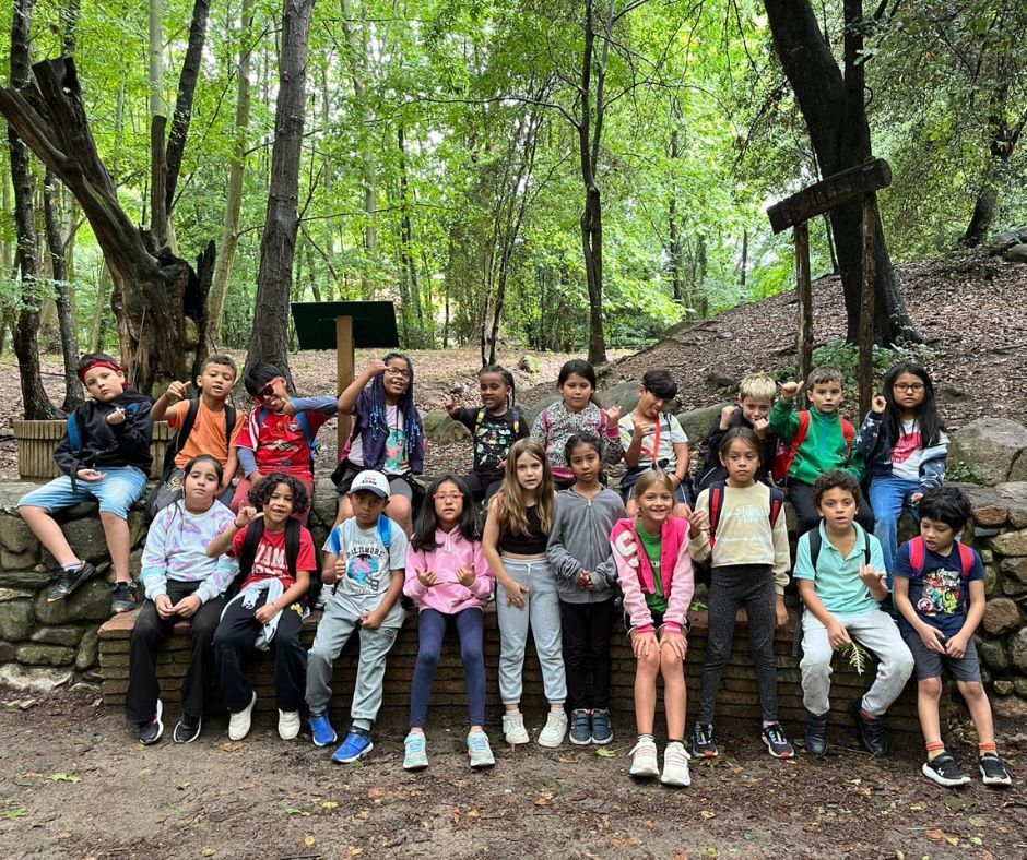 Casal dels Infants (@casalinfants) on Twitter photo Mentre uns tornen, per als altres les colònies acaben de començar!
Avui és el torn dels grups de Sant Roc (<a href="/cinfants_bdn/">Casal dels Infants de Badalona</a>) i del <a href="/cinfants_BesosN/">Casal dels Infants del Besòs i La Mina</a> per descobrir el territori i compartir noves aventures.
💪 Ajuda'ns a seguir fent-ho possible a l'agost ➡️ casaldelsinfants.org/donatius-estiu/ Mentre uns tornen, per als altres les colònies acaben de començar!
Avui és el torn dels grups de Sant Roc (<a href="/cinfants_bdn/">Casal dels Infants de Badalona</a>) i del <a href="/cinfants_BesosN/">Casal dels Infants del Besòs i La Mina</a> per descobrir el territori i compartir noves aventures.
💪 Ajuda'ns a seguir fent-ho possible a l'agost ➡️ casaldelsinfants.org/donatius-estiu/