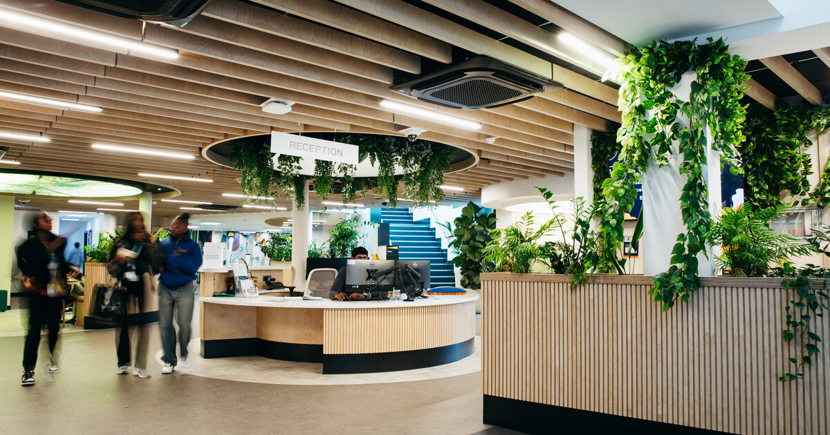 Deciding on Clearing? Don’t choose your next uni blind. 
 
Our UEL Campus Tours help you see it all: 
🏠 Your future classrooms 
🏠 A room in our West Hall accommodation  
🏠 Real talk with real students 
 
Book today – and bring your questions 👉 uel.ac.uk/study/campus-t…
 
#UEL
