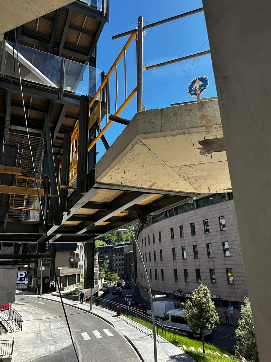 ValdesEnginyers's tweet photo. 🚧 Detalls dels treballs a la façana del Falgueró. Instal·lació dels balcons i la passarel·la exterior.

📏 Arquitectura: Marc Monegal

@comuee https://t.co/Hvg1Ju8uMP
