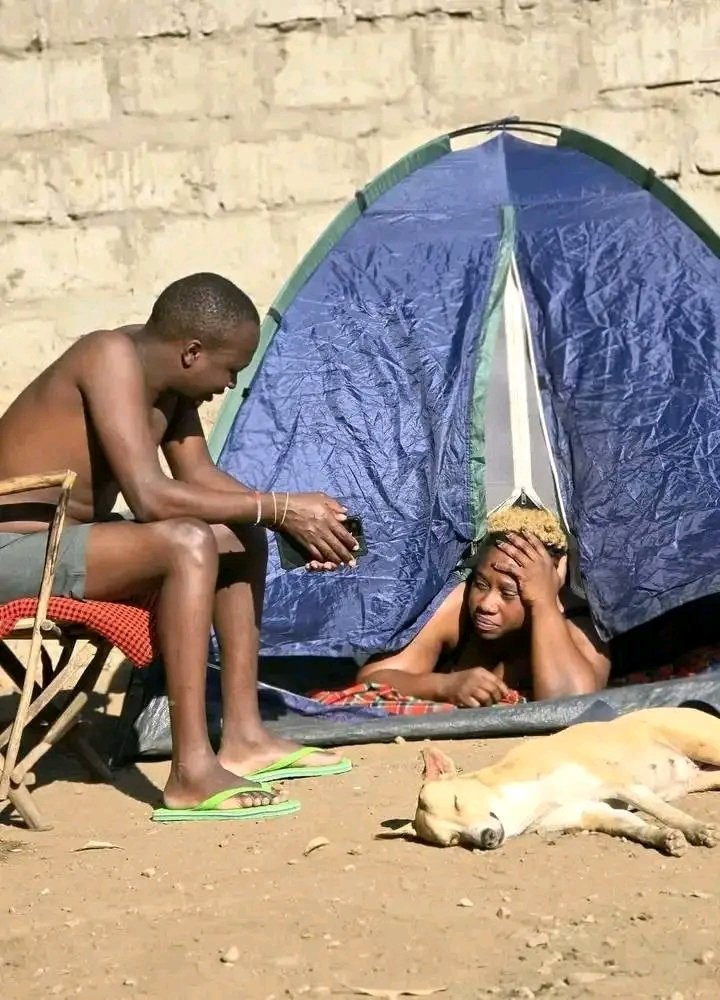 Hapa Mutina alikuwa anajiuliza block atatoka lini. Saa hii ako Canada. Wenzake kama <a href="/_kijanayamwingi/">Amazing</a> msife moyo ipo siku pia.