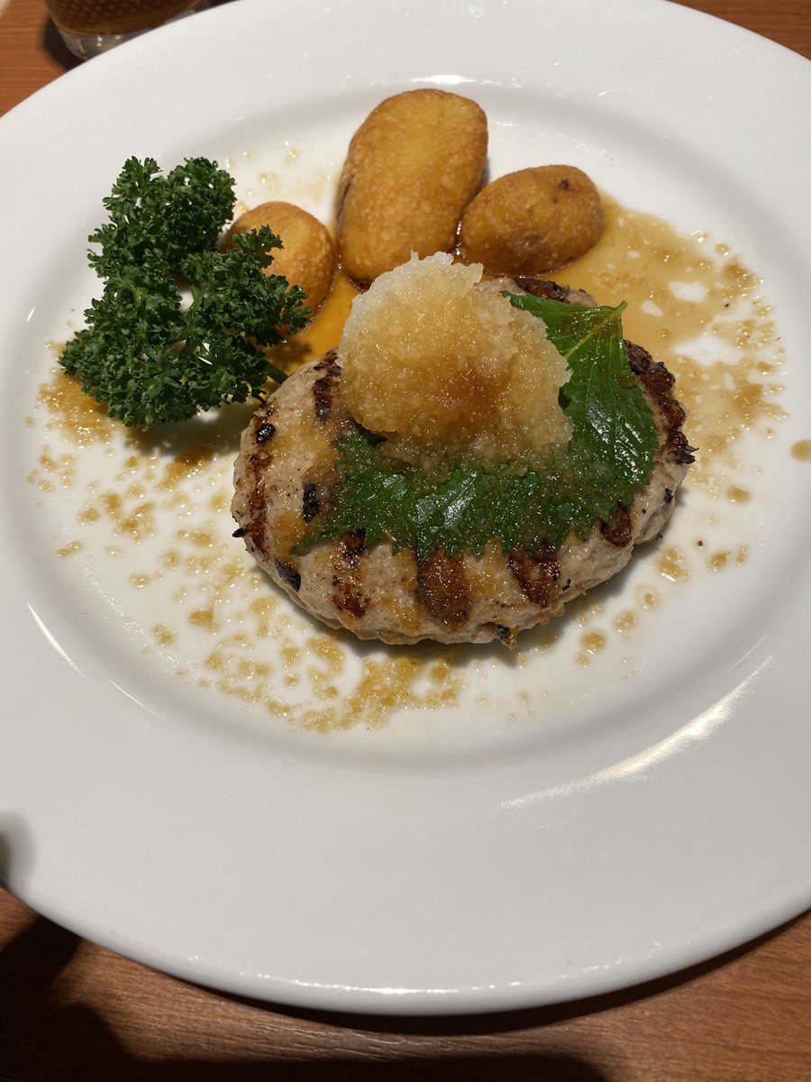 HMnn2mcDYnD28zD's tweet image. Today, I had a hamburger steak lunch at Denny’s.
It had a refreshing Japanese-style grated daikon sauce.
It was delicious and satisfying, even while I’m on a diet.
#今日のランチ
#デニーズランチ