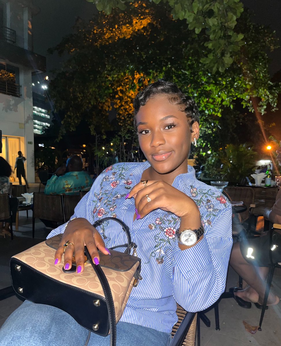 AltesseMulamba's tweet image. Survivre à ce qui ne reviendra jamais. Réapprendre à vivre sans sa lumière.
— En mémoire de Henrial Mulamba Kamwanya !
📍K I N S H A S A , R D C 🇨🇩