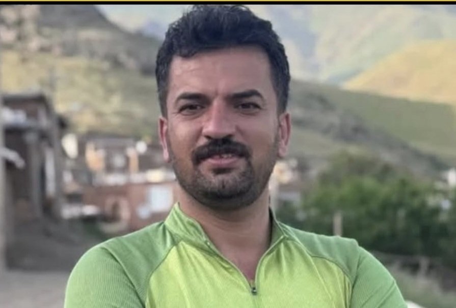 خبات امینی فعال محیط زیست جانش را از دست داد. او سومین قربانی آتش سوزی منطقه #آبیدر سنندج است. خبات که در حین اطفای حریق دچار سوختگی شده بود امروز ششم مرداد جانش را از دست داد.