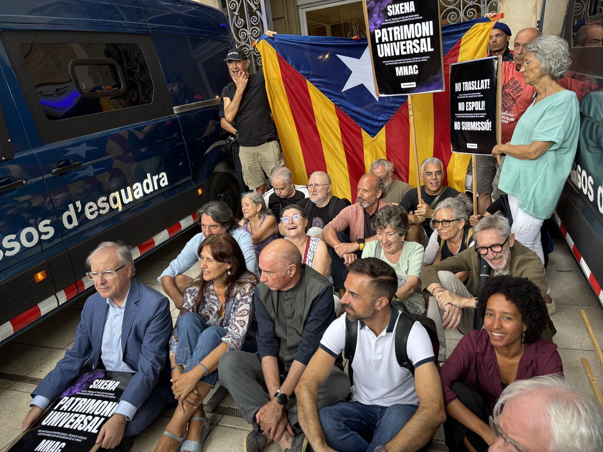 🔴 URGENT!

Els <a href="/mossos/">Mossos</a> amenacen amb evacuar per la força els manifestants pacífics davant de l'entrada del <a href="/MuseuNac_Cat/">Museu Nacional d'Art de Catalunya | MNAC</a> 

Resistim!