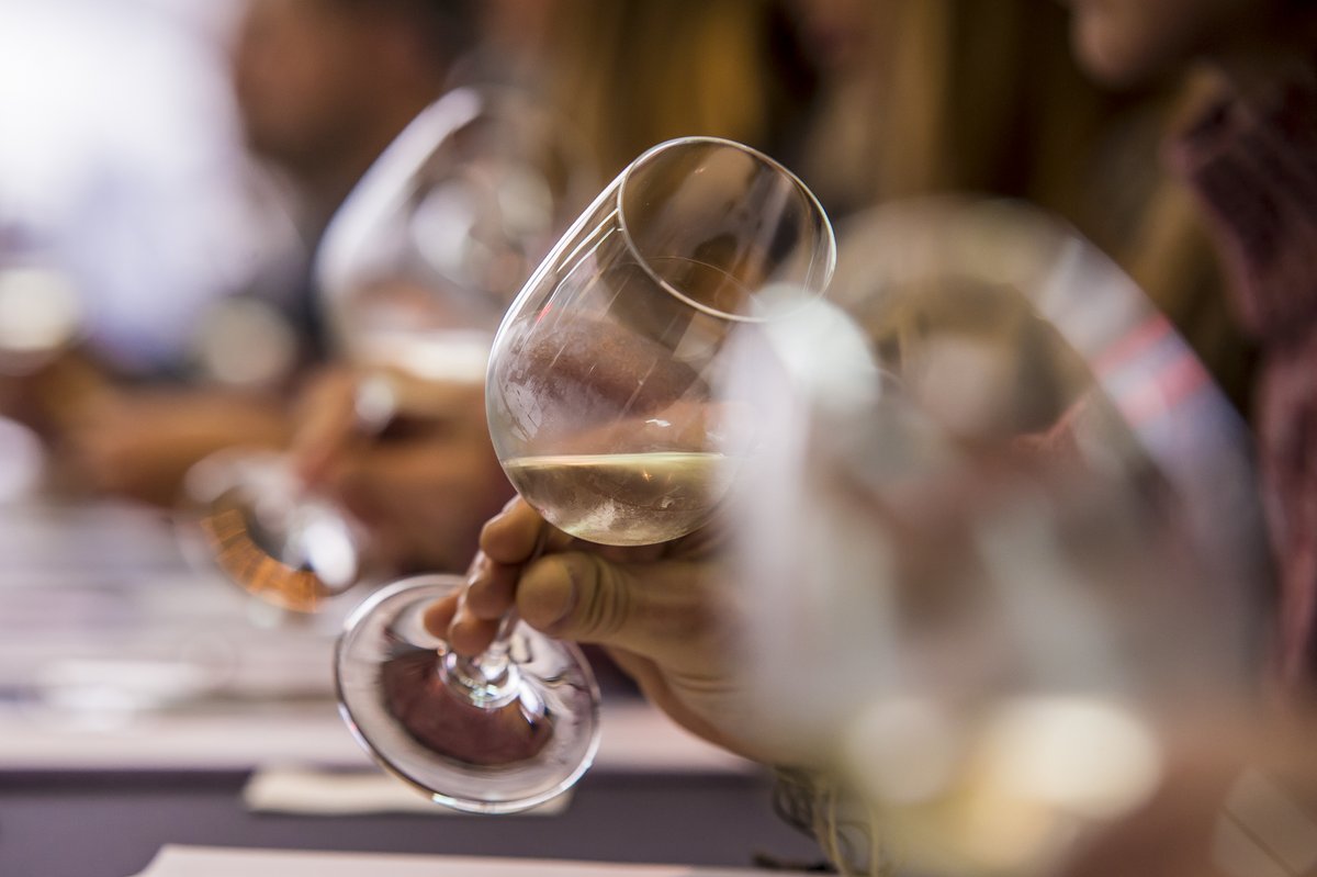 Turisme Vilafranca (@vilafrancatur) on Twitter photo 🍷 Vols viure una experiència 100% #CapitaldelVi?
Dimecres,19.30 h, al <a href="/vinseum/">vinseum</a> gaudeix del Tast Amic amb <a href="/estel_dargent/">Estel d’Argent</a>.
⏳ Les places volen... Reserva abans no sigui massa tard! bit.ly/TastAmic
I si no pots, apunta: 13 d’agost amb <a href="/pinordwinery/">pinordwinery</a>!
<a href="/VilafrancaAj/">Ajuntament de Vilafranca del Penedès</a> 🍷 Vols viure una experiència 100% #CapitaldelVi?
Dimecres,19.30 h, al <a href="/vinseum/">vinseum</a> gaudeix del Tast Amic amb <a href="/estel_dargent/">Estel d’Argent</a>.
⏳ Les places volen... Reserva abans no sigui massa tard! bit.ly/TastAmic
I si no pots, apunta: 13 d’agost amb <a href="/pinordwinery/">pinordwinery</a>!
<a href="/VilafrancaAj/">Ajuntament de Vilafranca del Penedès</a>