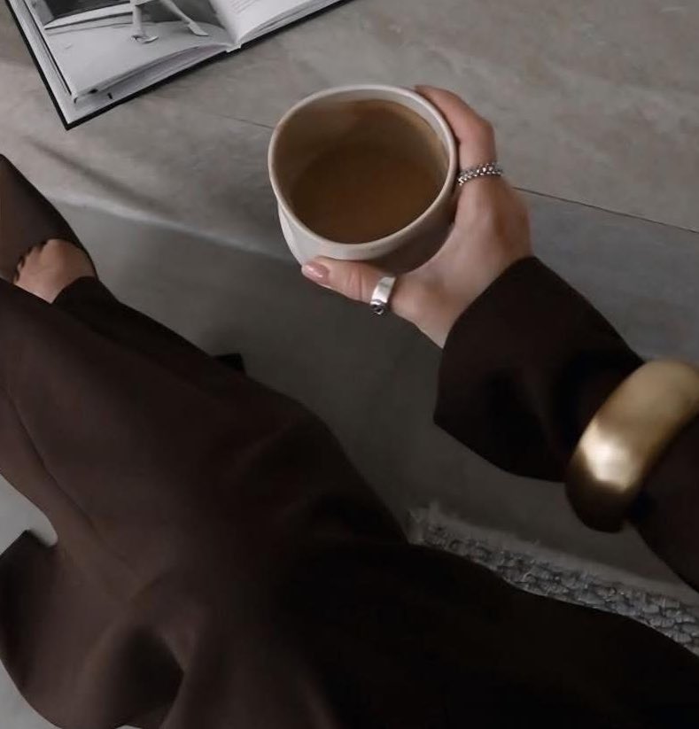 LachmannAnna's tweet image. Wczesny ten listopad, pełno upadających hołowni. 🍂
Dzień ☕️