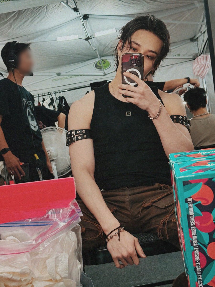 rachaflex's tweet image. can we get a mirror selfie like this in the new escape outfit too pretty please…