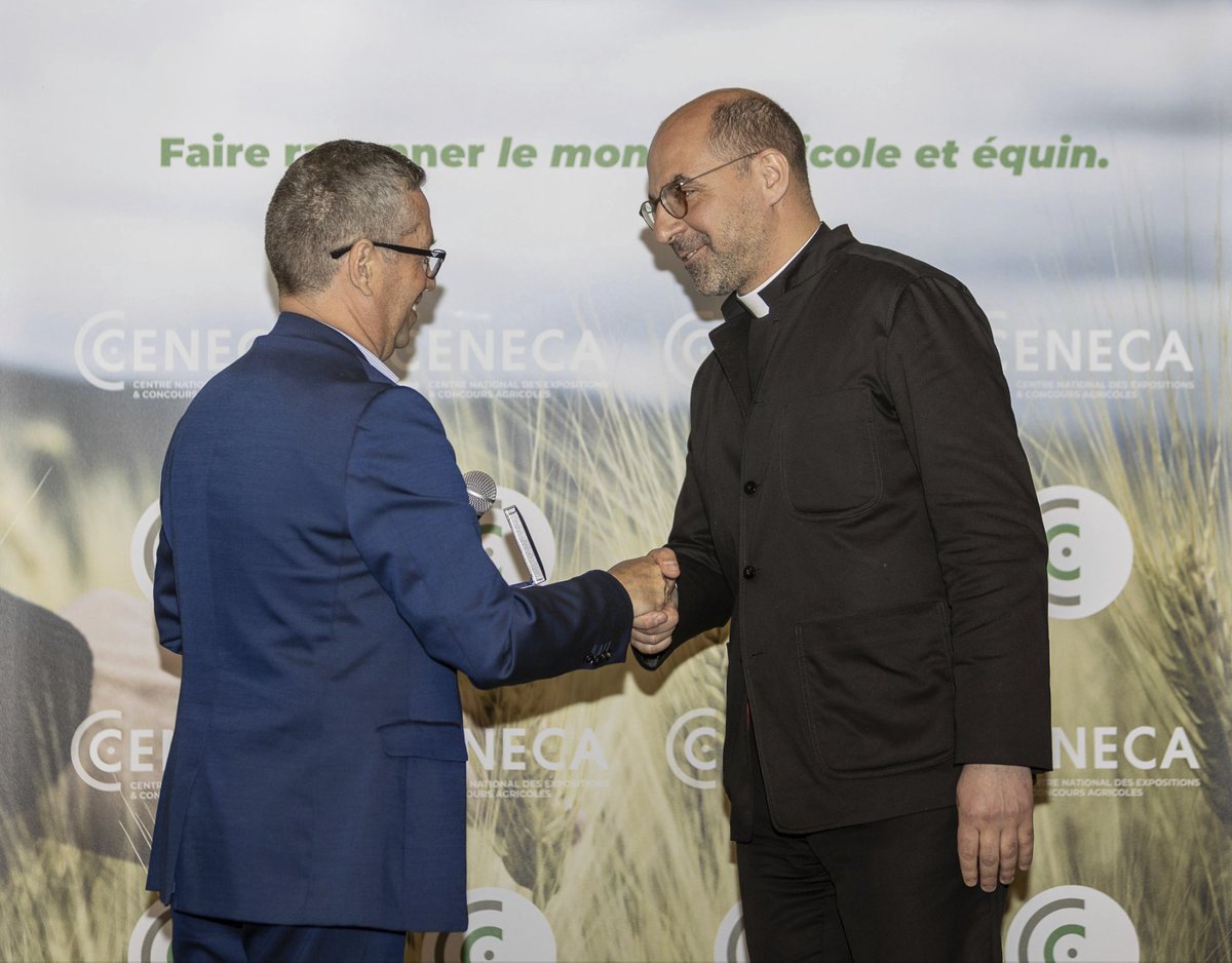 Tristesse après les incendies  à Notre-Dame-des-Champs à Paris.
Nos pensées au Père Camille Millour, curé engagé et  fidèle du <a href="/Salondelagri/">Salon International de l'Agriculture</a> .
👉 Pour ceux qui souhaitent aider à la reconstruction : denier.dioceseparis.fr/?affectation=0…
<a href="/LemoineArnaud/">Arnaud Lemoine</a> <a href="/JeromeDespey/">Jérôme Despey</a>