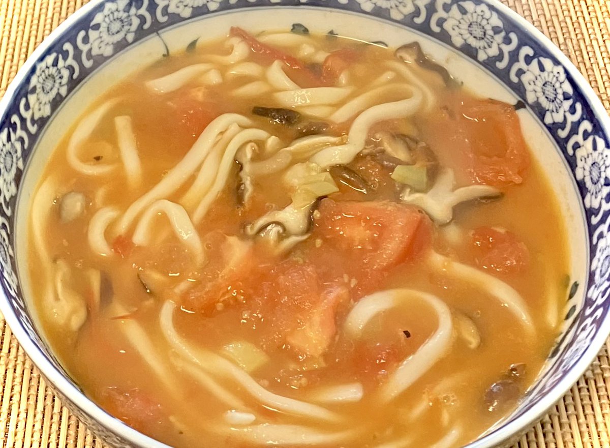 mmako111's tweet image. #おうちごはん 

トマトと椎茸、玉子入りの煮込みうどん

餃子皮は油揚げの餃子