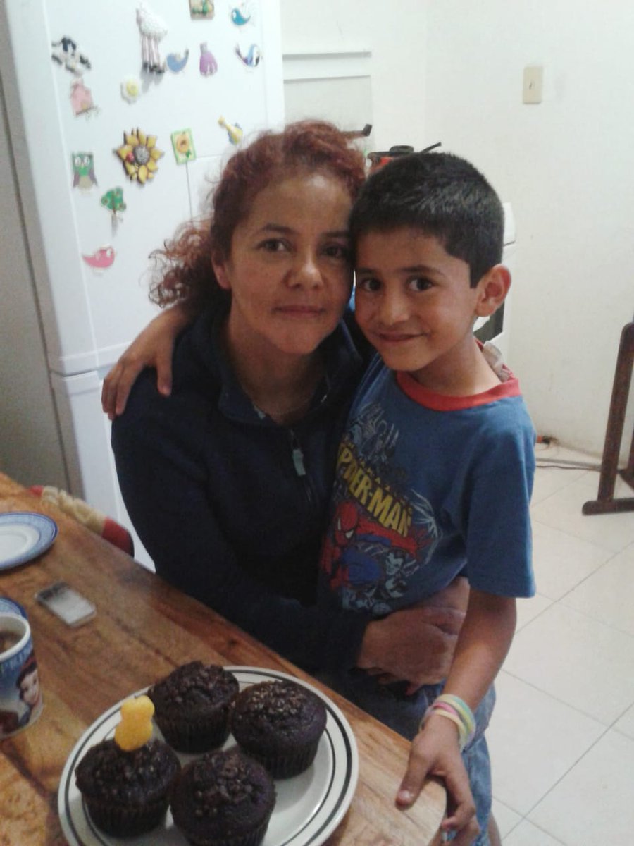 Nunca había sentido tanta nostalgia como la que me está causando está foto, la amo con toda mi alma y se que todo va a salir bien y va estar como cada cumpleaños haciéndome mi brownie