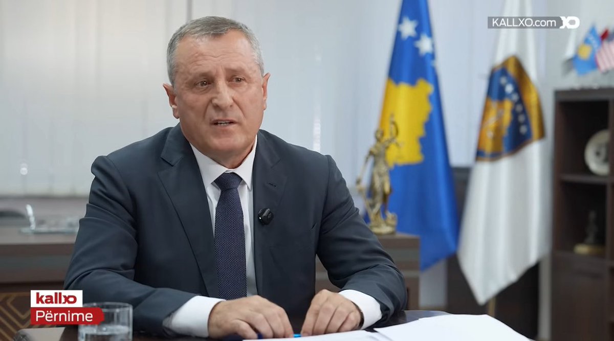 nika_arbnor's tweet photo. Blerim Isufaj: E hjekim urdherarrestin e Radoicicit si stragegji me sjell Radoicicin ne Kosove per me arrestu (🤣)

Radoicici kthehet ne Kosove.

Nuk arrestohet!

Pak ma vone Radoicici me bandat e veta e kryn sulmin terrorist ne Banjske.

Kur ja nisin hetimet kunder Isufajs? https://t.co/DnuNwWFbzU