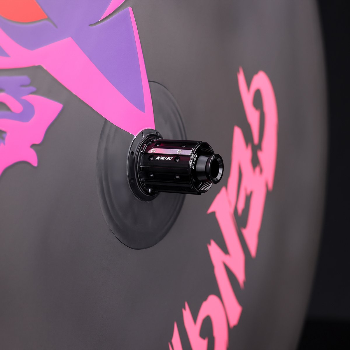 icancycling's tweet image. If the D-X wheel is Gengar......👻👻 #icancycling #carbonwheels #trackbike #timetrialbike #roadbike #triathlonbike