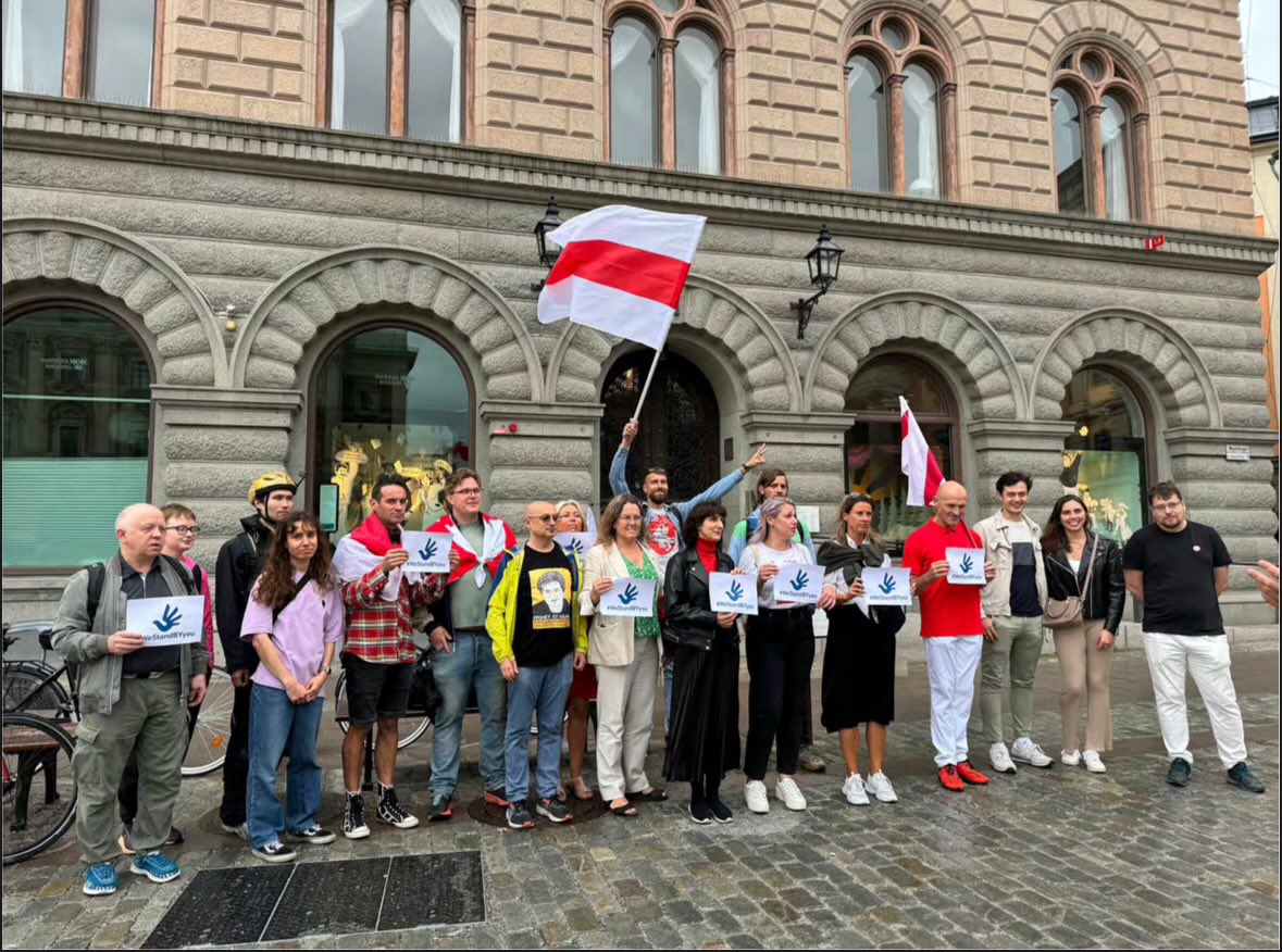 Stanislaŭ hotas med utvisning – Sverige får inte utlämna en människa till tortyr
Stanislaŭ, en av deltagarna i aktiviteterna vid Belarus Folkambassad i Sverige, har tagits i förvar av <a href="/Migrationsverk/">Migrationsverket</a>|et och riskerar nu att utvisas till Belarus.

Han har aktivt deltagit i