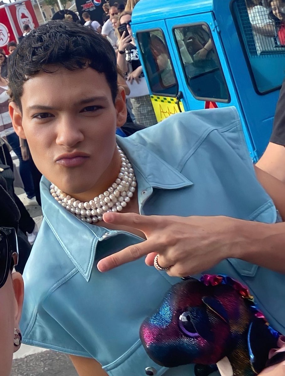 tododeomar's tweet image. omar headlining stockholm pride this friday, here’s him with a rainbow dinosaur 🌈