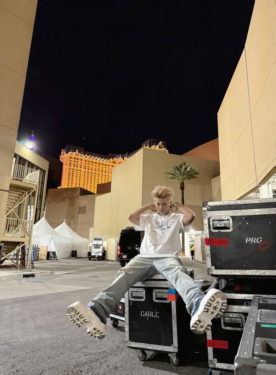 schatz1701's tweet photo. 我今天有点想你了 
其实
不是只有今天
也不是”有点”

#RHYDER #RHYDERxAnhTraiSayHiConcertLasVegas  #RHYDERinLasVegas https://t.co/uynSfNhTMv