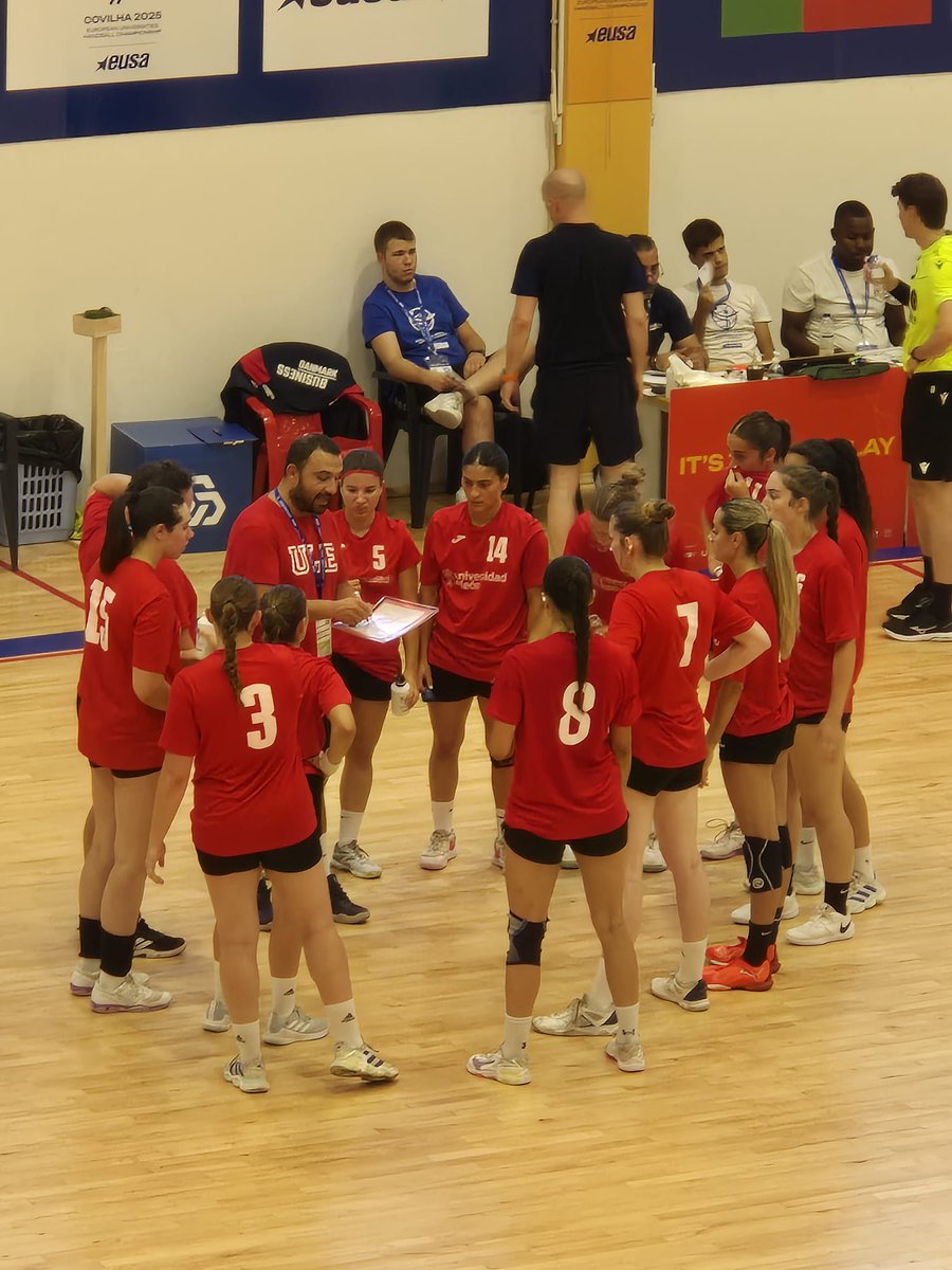 unileon's tweet image. 💥 Nuestro equipo femenino de balonmano está en la FINAL del Europeo Universitario!
Este lunes (16:30h) se enfrentan a la Hungarian University of Sports Science 🇭🇺 en busca del 🥇.
Han hecho historia… ¡y van a por todo! 🔥💪
¡VAMOS, EQUIPO! 🦁
#OrgulloULE #Handball