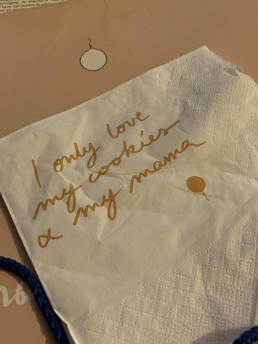 Morning treat unlocked: Crème London cookies 🤍 Best decision of the day!