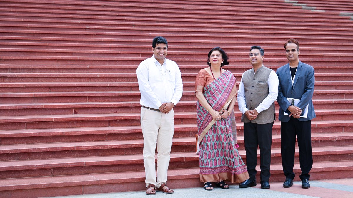 ChanakyaUni's tweet image. At the Indo-European Summer Academy 2025, Dr. Vibha Dhawan (DG, TERI) shared a bold vision for urban mobility powered by biofuels, biogas, ethanol &amp;amp; green hydrogen, key to reducing fossil fuel use &amp;amp; meeting India’s Net Zero 2070 goals.
#EnergyTransition #CleanMobility
