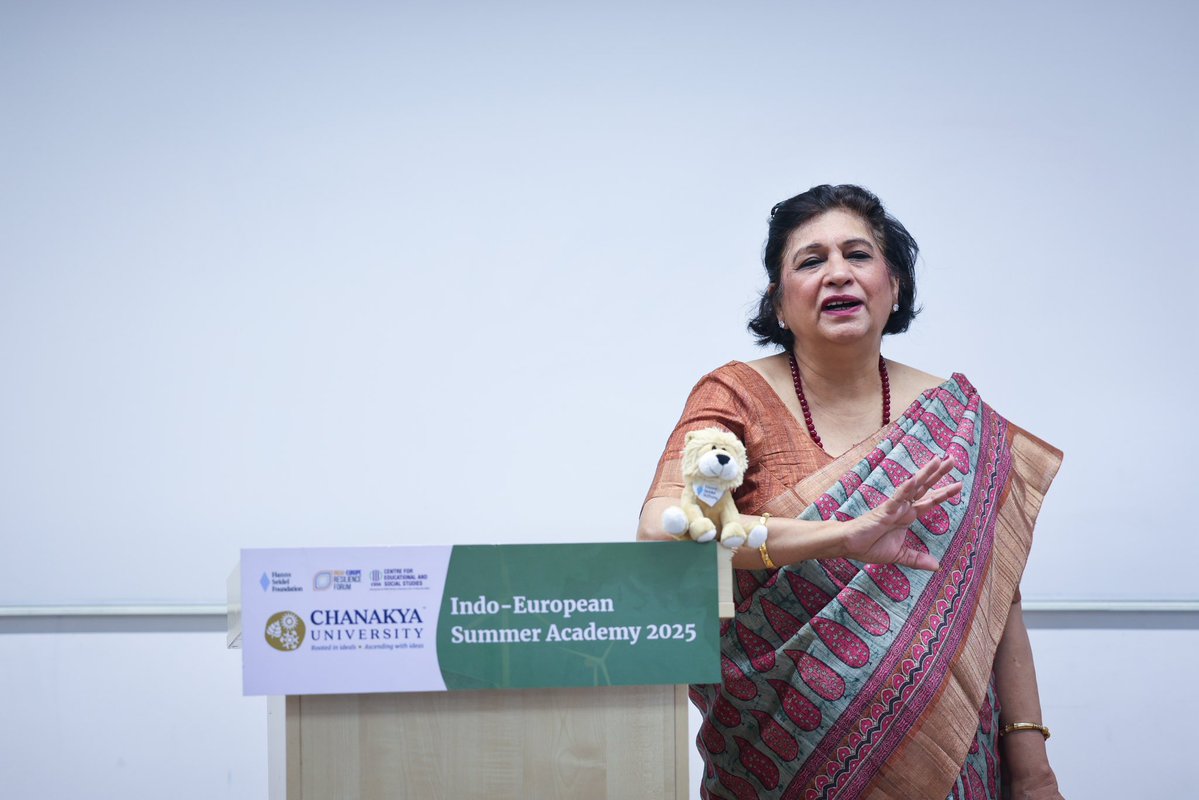 ChanakyaUni's tweet image. At the Indo-European Summer Academy 2025, Dr. Vibha Dhawan (DG, TERI) shared a bold vision for urban mobility powered by biofuels, biogas, ethanol &amp;amp; green hydrogen, key to reducing fossil fuel use &amp;amp; meeting India’s Net Zero 2070 goals.
#EnergyTransition #CleanMobility