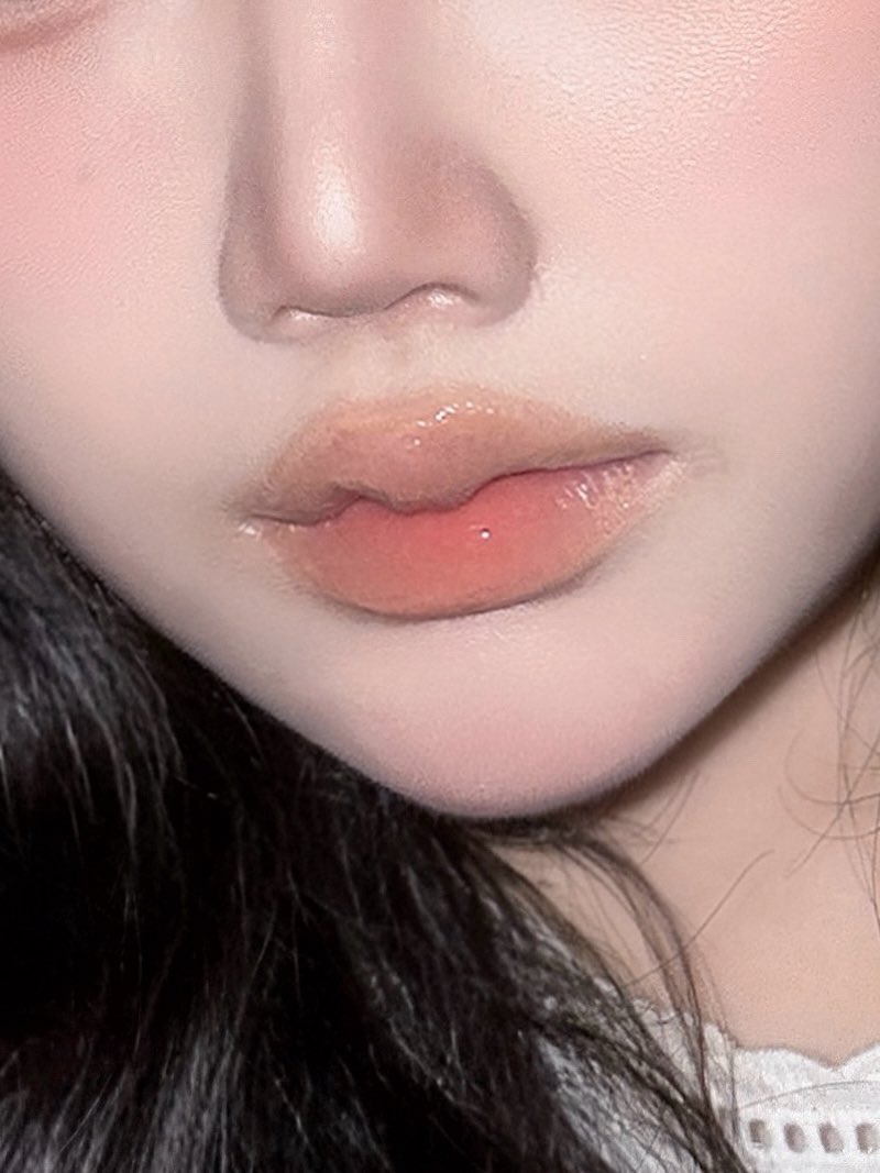 cbancva's tweet image. 립 정보 문의가 스핀에 몇 개 와서 남겨요!
하트퍼센트 원웨이 글로이 틴트 09 피치 밀크
(#제품제공) 제품으로 메이크업 완성했어요!!
컬러가 맑은데 색이 잘 쌓여서 베이스로도 좋고
포인트로도 쓰기 좋았어요 광도 예뻐요……