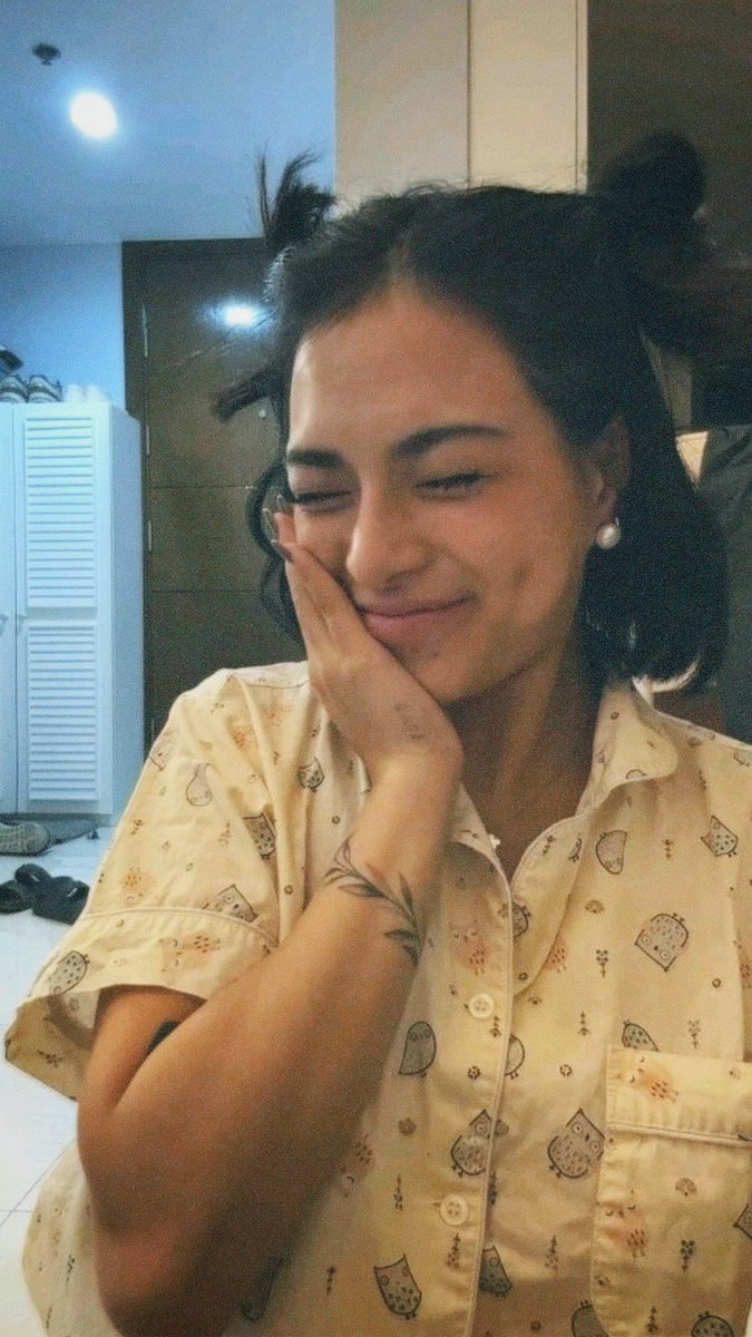 hourlymikslmnc's tweet image. hourly dose of @mikslmnc💚 #mikasalamanca #mikslmnc