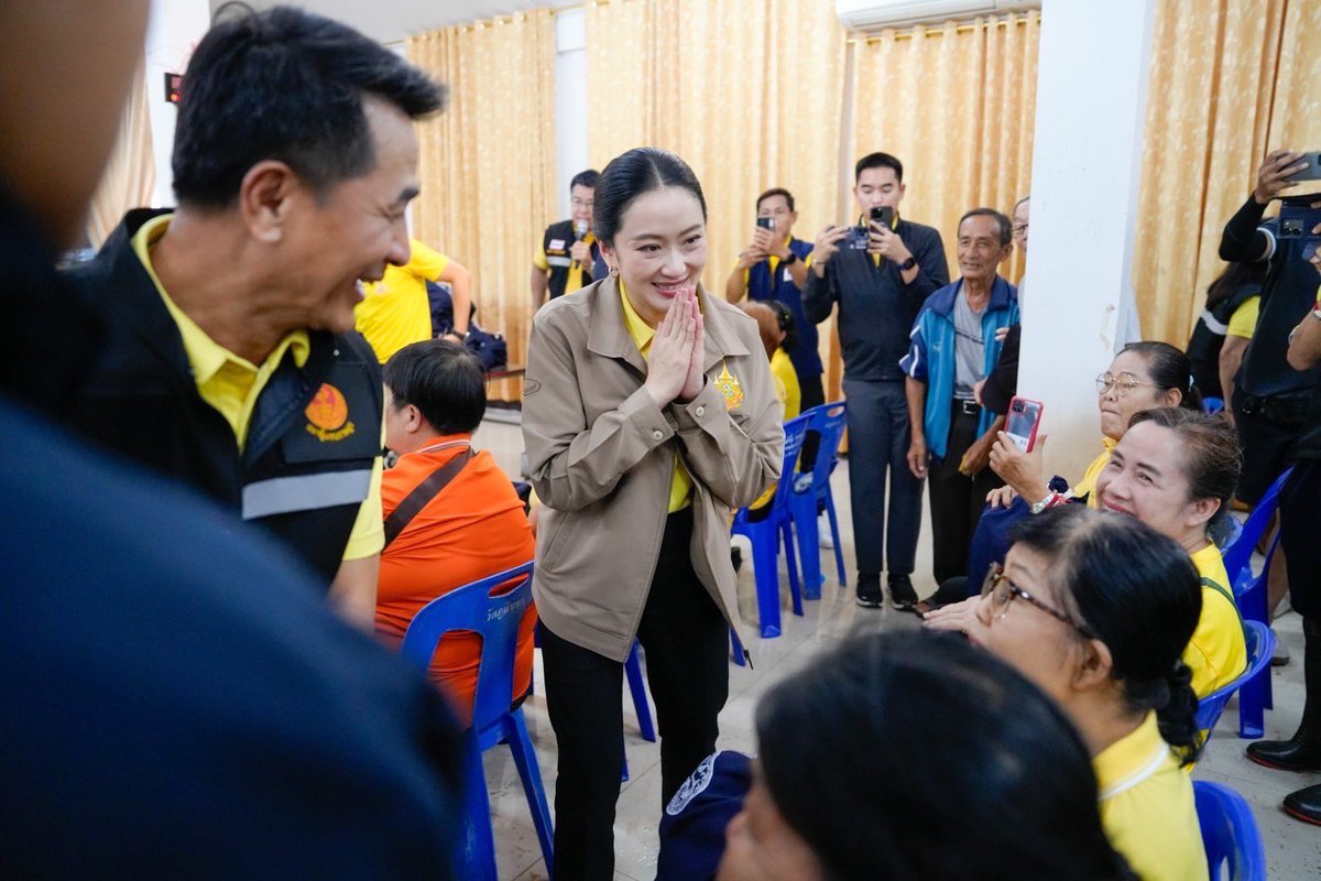 IngshinF36874's tweet image. แพทองธารลงพื้นที่น่าน มอบถุงยังชีพ-ให้กำลังใจผู้ประสบภัยน้ำท่วม ย้ำรัฐบาลไม่ทอดทิ้งประชาชน
พร้อมเร่งฟื้นฟูวัด โบราณสถาน และชีวิตความเป็นอยู่ของพี่น้องประชาชนอย่างเต็มกำลัง 
#แพทองธารชินวัตร #น่าน #น้ำท่วม