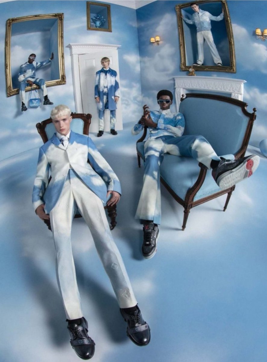 g8dgtlart's tweet image. Good morning friends ☕ ☀️
Happy beginning of the week 🖤

📷 Tim Walker