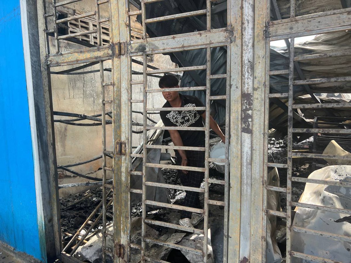 Photos of Thai soldiers invading Cambodia and posing a threat to the Tela station in Phong O Smach. Date 28 July 2025
#ThailandStartedTheWar #JusticeForCambodia