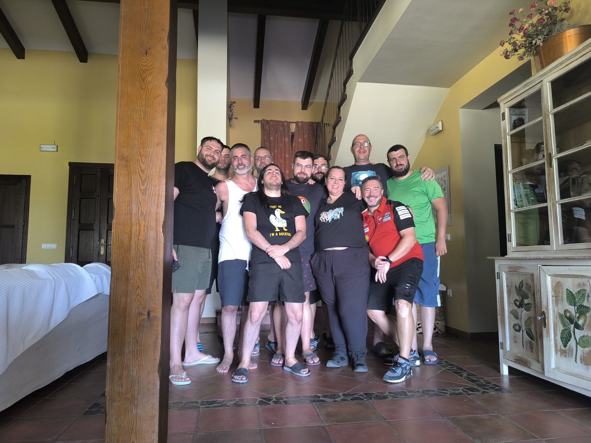 Se acabó! Una semana increíble con amigos que cada vez, son más amigos.

Gente increíble, risas, buenos momentos y recarga de pilas para todo lo que se viene, que no es poco.

Ahora... ¡A trabajar!