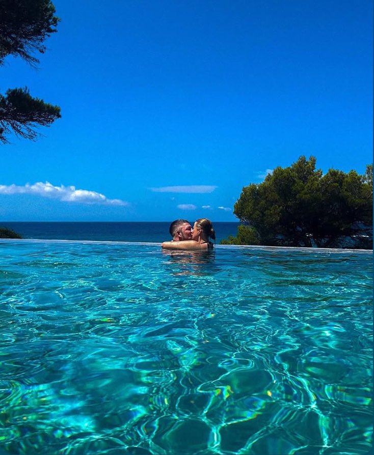 fcb_leonard's tweet image. Ich stelle mir nichts Ekligeres vor als diesen Typ zu küssen, aber was tut man denn nicht alles für Lambo und Urlaub in ner Riesenvilla