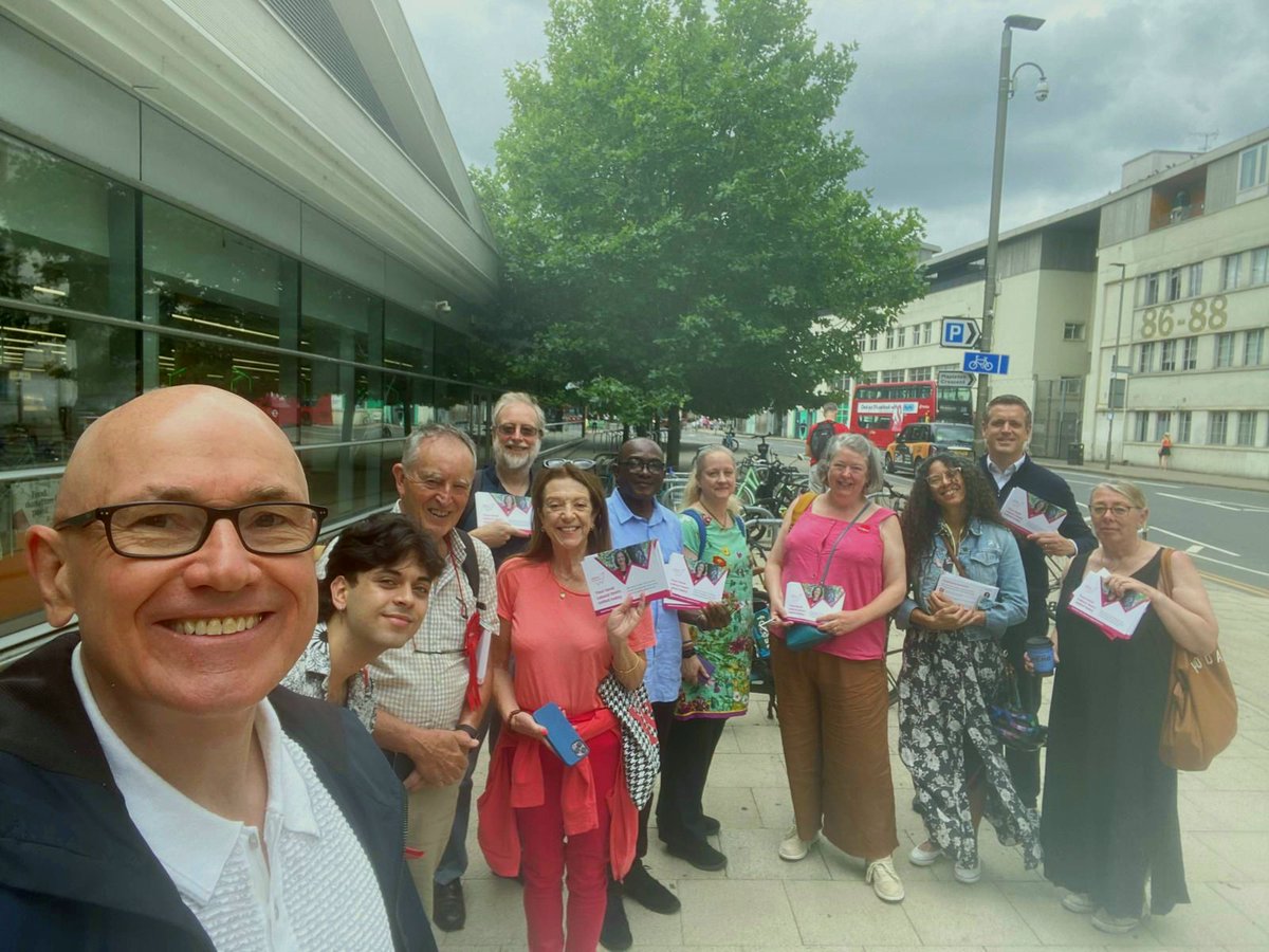PutneyLabour's tweet image. Out on the doorstep over the weekend in Wandsworth Town ward supporting our fantastic Councillor candidates
🌟Michelle Cook
🌟Sarah Davies
🌟Shirin Georgiani
Labour are delivering
✅Lowest Council Tax in the UK
✅Improved waste management
✅Investment into road & pavements