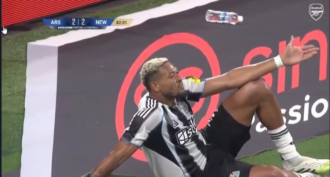 GunsXtra's tweet image. 🚨 Joelinton's reaction after chasing Dowman and causing a penalty.