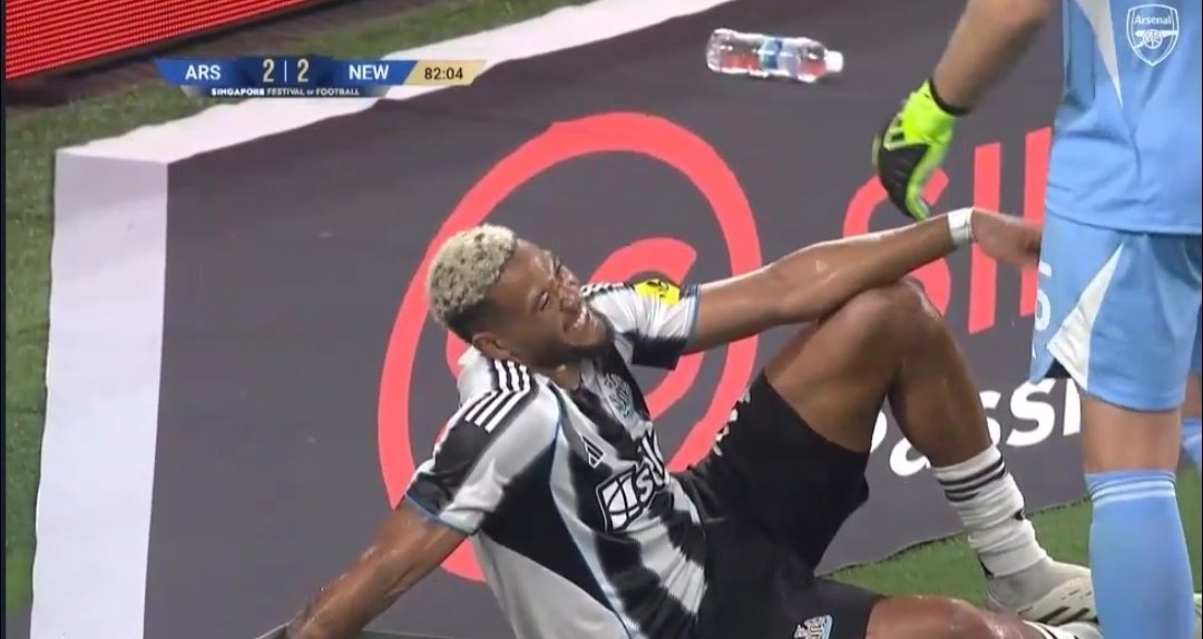 GunsXtra's tweet image. 🚨 Joelinton's reaction after chasing Dowman and causing a penalty.
