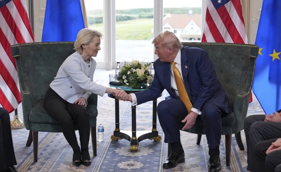 Von der Leyen (die übrigens keinerlei Befugnis für solch einen „Deal“ hat) und Trump haben mit diesem Handschlag den wirtschaftlichen Untergang Europas beschlossen.