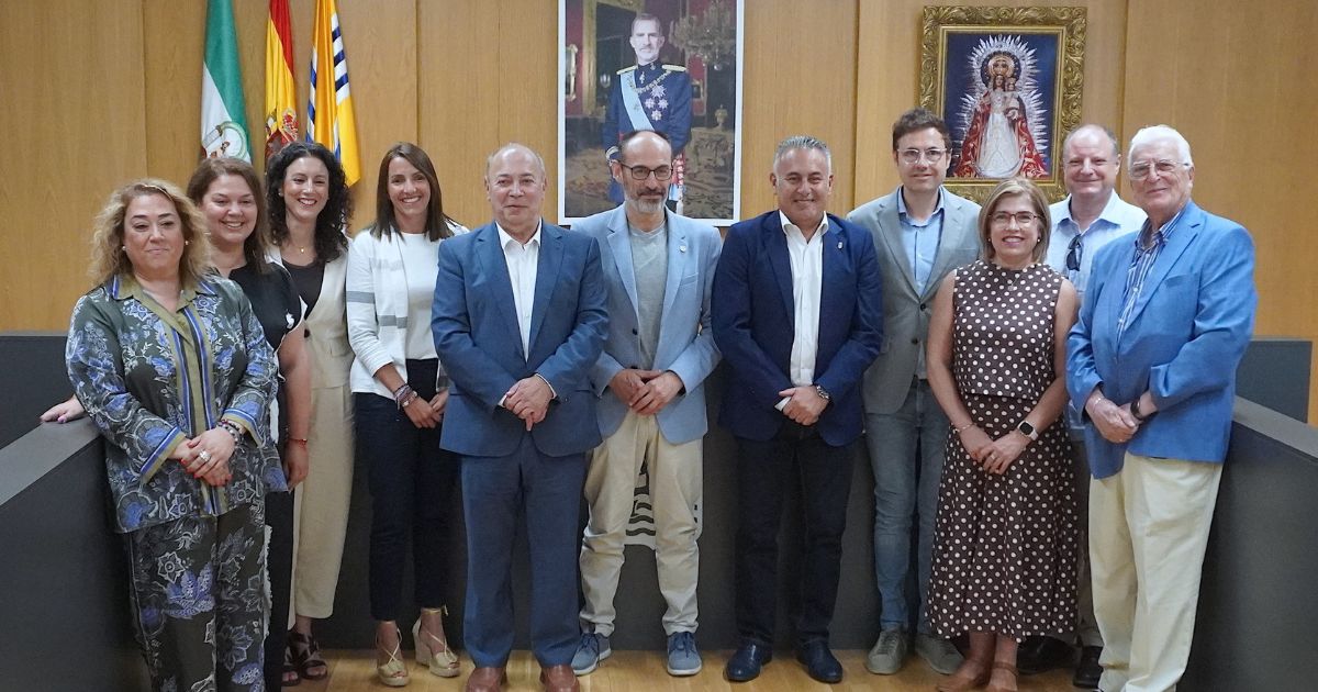 El Ayuntamiento de Isla Cristina y la Universidad de Huelva impulsan la creación de la Cátedra del Mar: Educación, Patrimonio y Gastronomía.

📰 Lee la noticia completa: uhu.es/comunicacion/n…