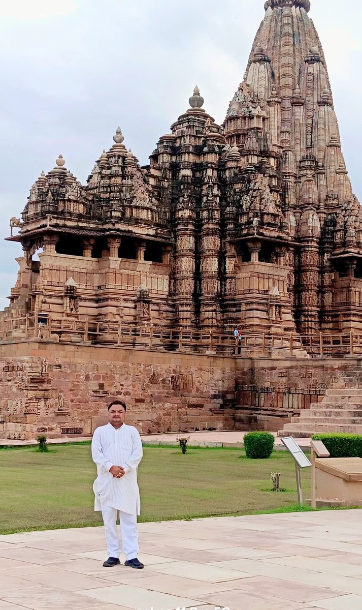 Bhaskarpandey_'s tweet image. पवित्र श्रावण मास में खजुराहो स्थित भगवान मतंगेश्वर भोलेनाथ के दर्शन किए।

देवो के देव महादेव प्रभु की कृपा सदैव बनी रहे।

#harharmahadevॐ卐