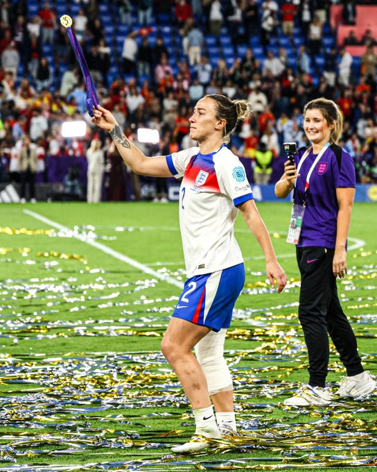 KitNerdUK's tweet image. She played the entire tournament with a fractured tibia. You simply cannot stop this woman.

Really living up to her maternal surname: Lucy Tough Bronze.