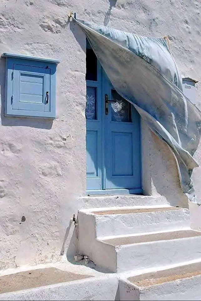 KurdoErgan's tweet image. Doors