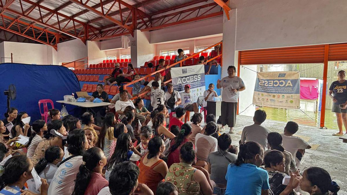 Through our #RapidResponseMechanism under the #ACCESS2 project, and with support from <a href="/eu_echo/">EU Civil Protection & Humanitarian Aid 🇪🇺</a>, we continue to meet urgent needs after storms #CrisingPH #DantePH #EmongPH.

Today in Hagonoy, Bulacan: we provided hygiene kits + WASH and CCM advocacy, safeguarding &amp; PSEA sessions.