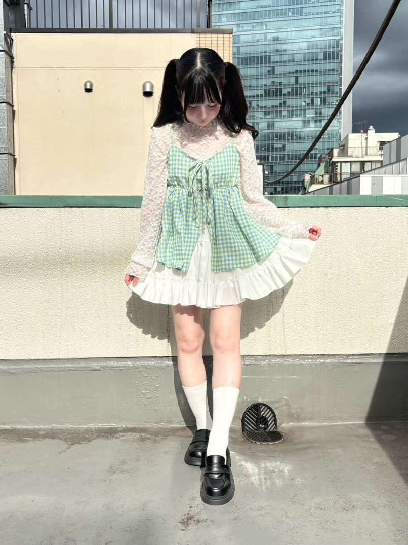 PUNYUS_press's tweet image. 爽やかなギンガムチェックのチュニックに
レーストップスとミニスカートを合わせて
夏っぽいガーリーコーデ💚🤍
🦢2WAYギンガムチェックキャミチュニック
¥4,950(税込) 着用サイズ①
🛒punyus.jp/detail/PN25SS-…
🍀レーストップス
¥4,400(税込) 着用サイズ①
🛒punyus.jp/detail/PN25T-0…
staff:150cm