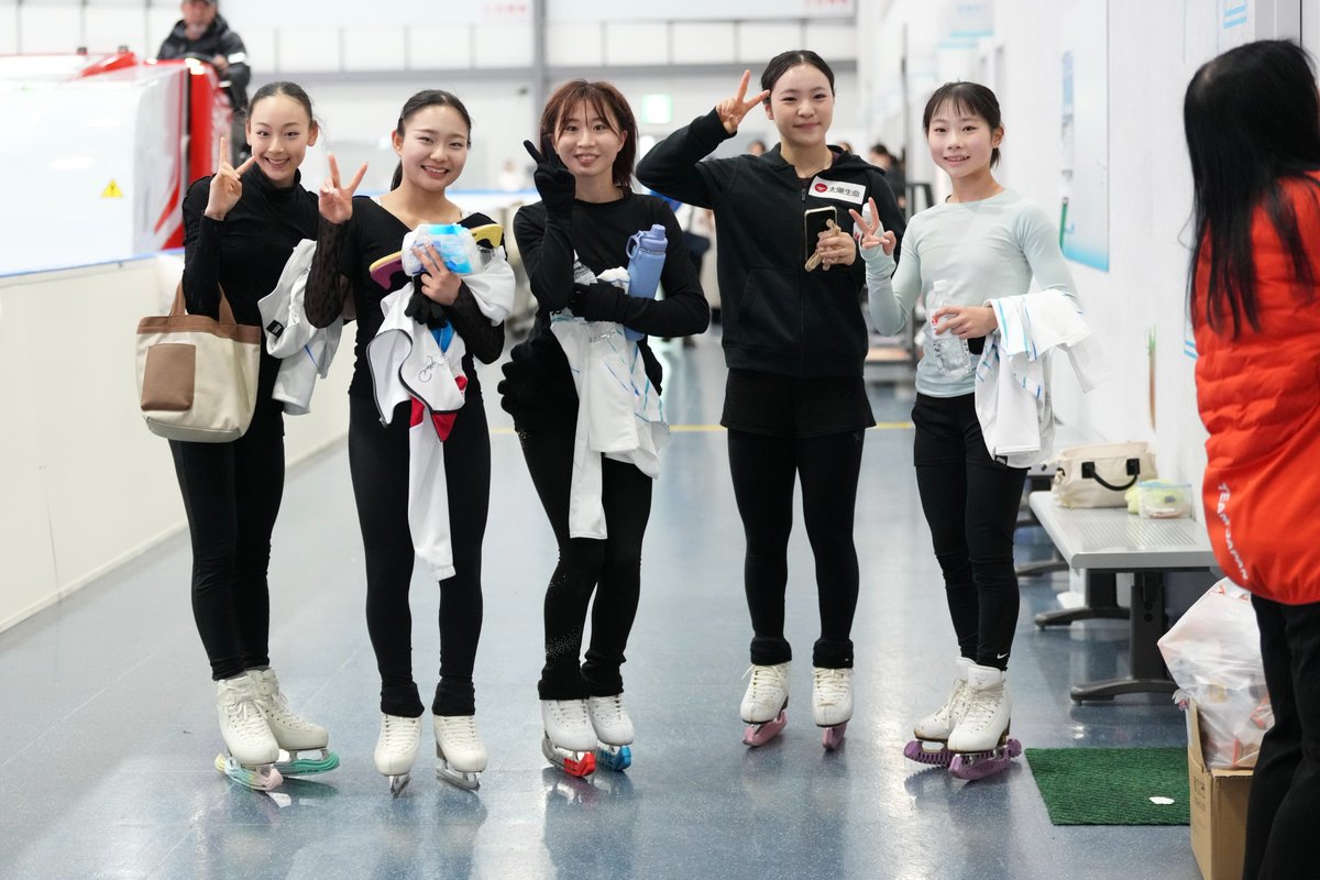 AxelQuadruple's tweet image. 〈 ジュニア強化合宿 〉
氷上練習の前後、オフアイスの模様です。
Photo by Kiyoshi Sakamoto
#figureskate